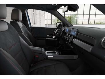 Mercedes GLB 220 Night Edition — photo 8