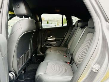 Mercedes GLA 180 Night Edition — photo 9
