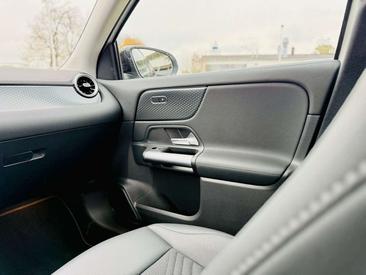 Mercedes GLA 200 Night Edition — photo 13