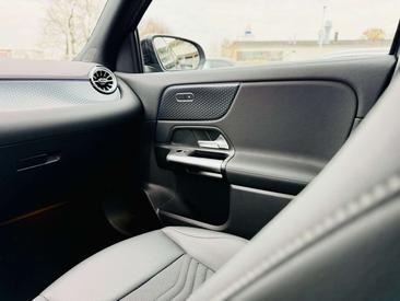 Mercedes GLA 180 Night Edition — photo 13