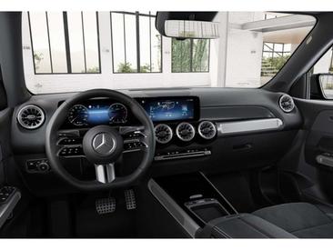 Mercedes GLB 200 AMG Line — photo 6
