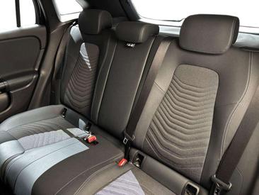 Mercedes GLA 180 — photo 16