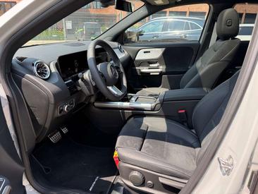 Mercedes GLA 200 Night Edition — photo 11