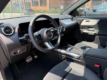 Mercedes GLA 200 Night Edition — photo 12