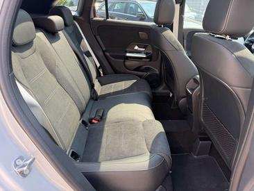 Mercedes GLA 200 Night Edition — photo 18