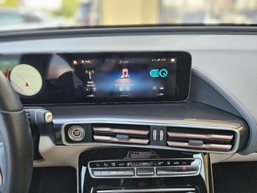 Mercedes EQC 400 — photo 16