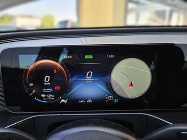 Mercedes EQC 400 — photo 18