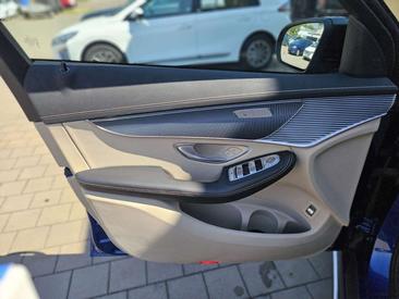 Mercedes EQC 400 — photo 21