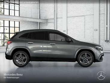 Mercedes GLA 180 Night Edition — photo 17