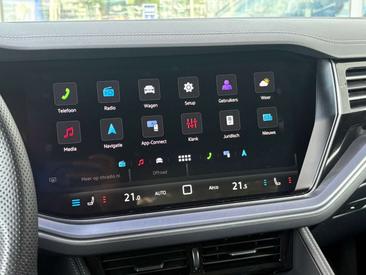 Volkswagen Touareg EHybrid 4Motion R — photo 37