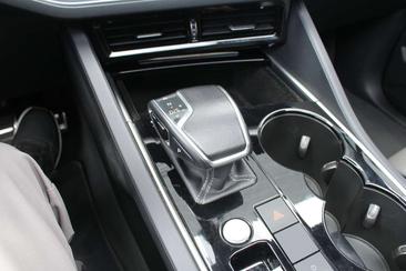 Volkswagen Touareg R-Line — photo 16