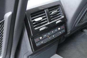 Volkswagen Touareg R-Line — photo 24