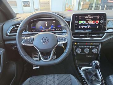 Volkswagen T-Roc R-Line — photo 8