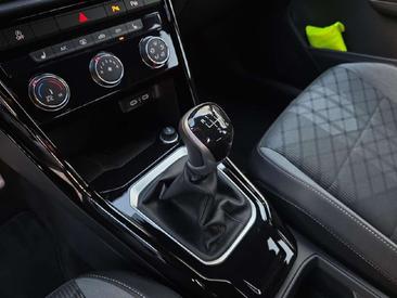 Volkswagen T-Roc R-Line — photo 11