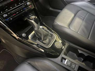 Volkswagen T-Roc R — photo 8