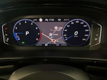 Volkswagen T-Roc R — photo 11