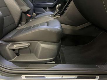 Volkswagen T-Roc R — photo 15