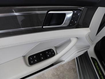 Porsche Panamera II ph2 Turbo S E-Hybrid — photo 17