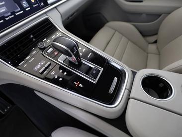 Porsche Panamera II ph2 Turbo S E-Hybrid — photo 18