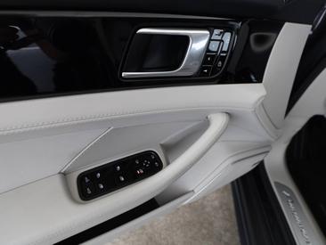 Porsche Panamera II ph2 Turbo S — photo 16