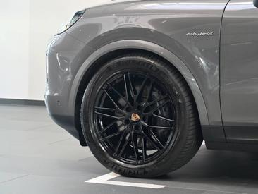 Porsche Cayenne III E-Hybrid Coupé — photo 9