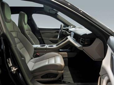 Porsche Taycan — photo 17
