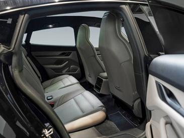 Porsche Taycan — photo 18