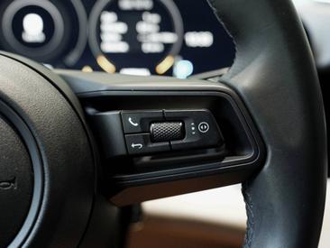 Porsche Taycan — photo 20