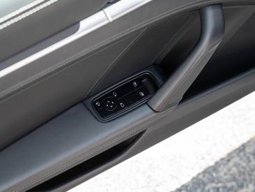 Porsche 992 I Carrera 4S — photo 19