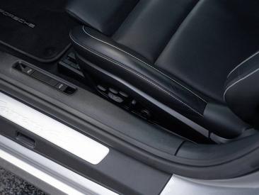 Porsche 992 I Carrera 4S — photo 21