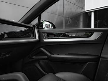 Porsche Cayenne III S E-Hybrid Coupé — photo 31
