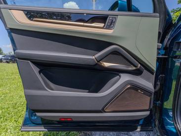 Porsche Cayenne III Turbo E-Hybrid — photo 33