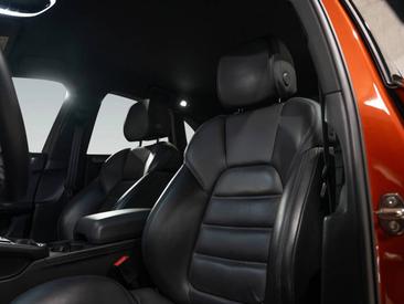 Porsche Macan S — photo 16