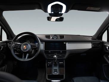 Porsche Macan S — photo 17