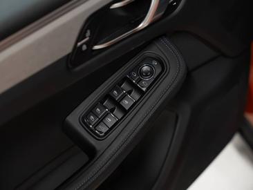 Porsche Macan S — photo 21