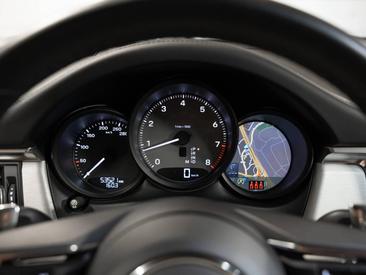 Porsche Macan S — photo 26