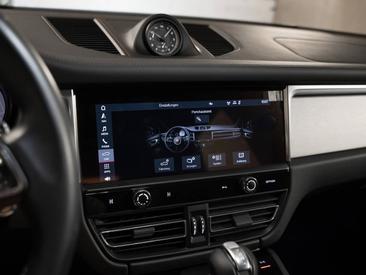 Porsche Macan S — photo 27
