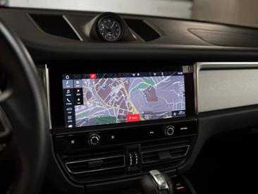 Porsche Macan S — photo 28