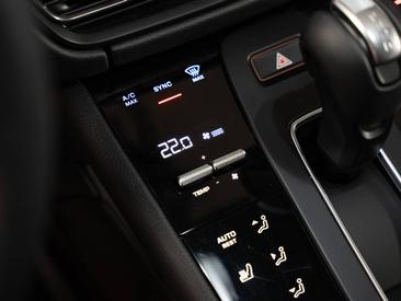 Porsche Macan S — photo 37