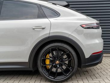 Porsche Cayenne III Turbo GT — photo 15