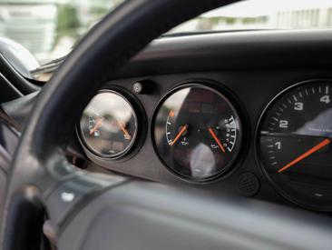 Porsche 964 Carrera 2 Cabriolet — photo 16
