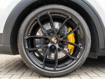 Porsche Cayenne III Turbo GT — photo 25