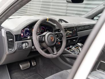 Porsche Cayenne III Turbo GT — photo 29