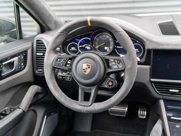 Porsche Cayenne III Turbo GT — photo 33