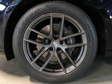 Porsche Macan T — photo 8