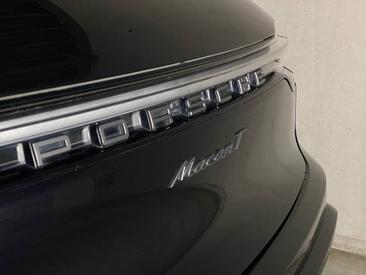 Porsche Macan T — photo 9