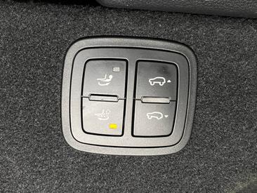 Porsche Macan T — photo 11