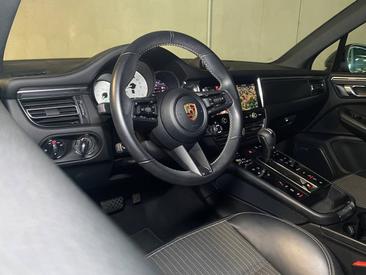 Porsche Macan T — photo 12