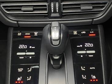 Porsche Macan T — photo 22