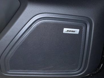 Porsche Macan T — photo 27